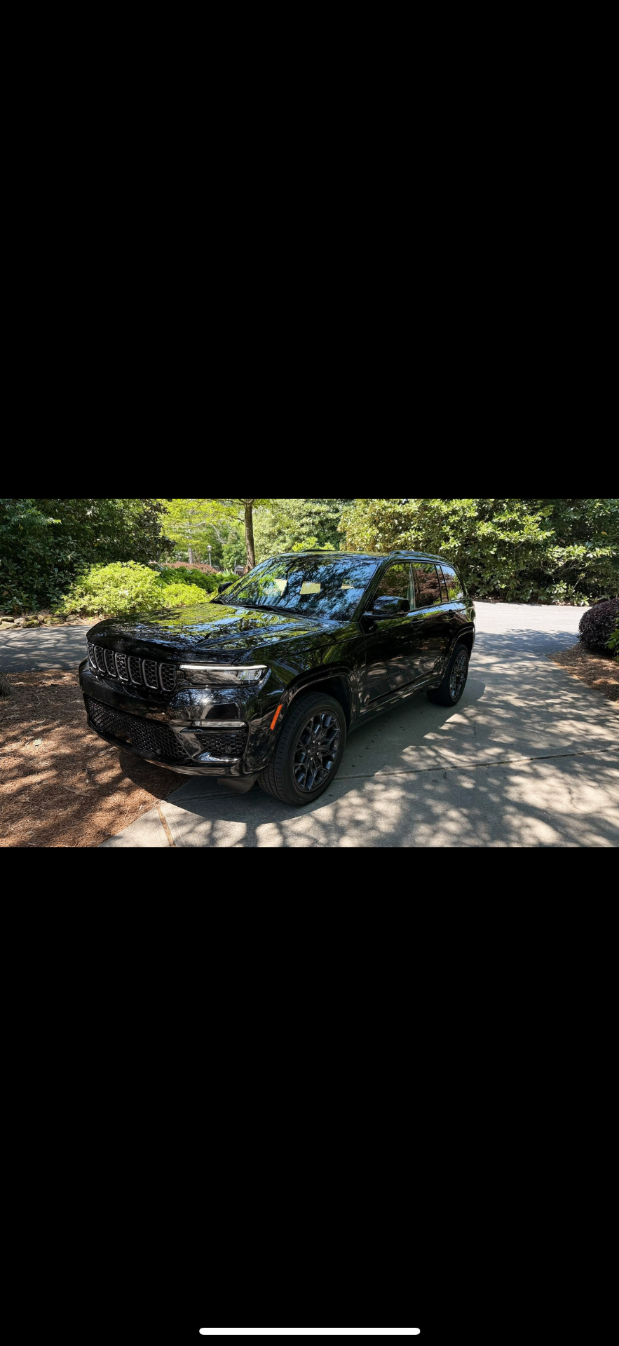 Black Jeep Grand Cherokee detail